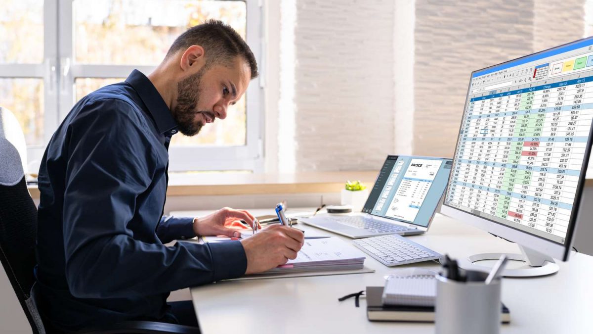 KOBİ’ler için muhasebe programı seçerken dikkat edilmesi gereken kriterleri anlatan rehber görsel